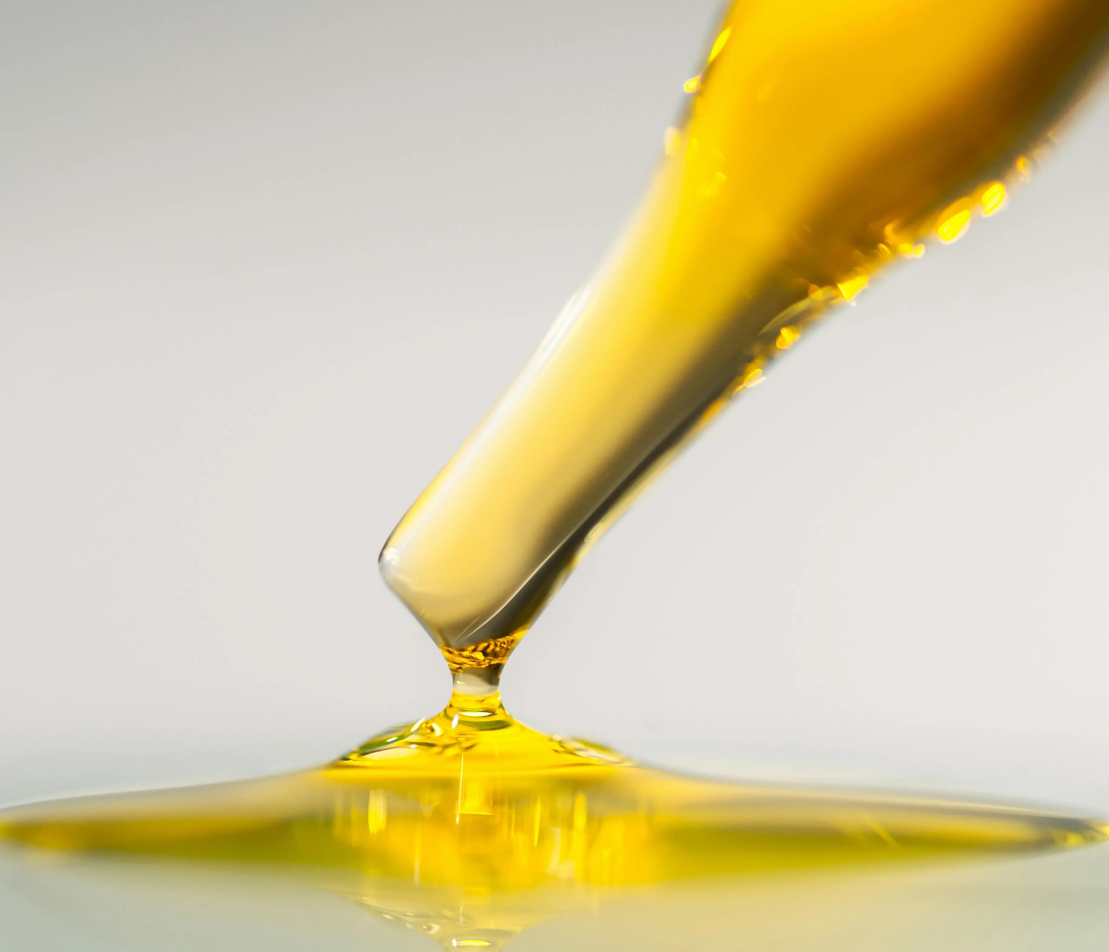 Huile de ricin pour la barbe : bienfaits réels, utilisation et résultats honnêtes