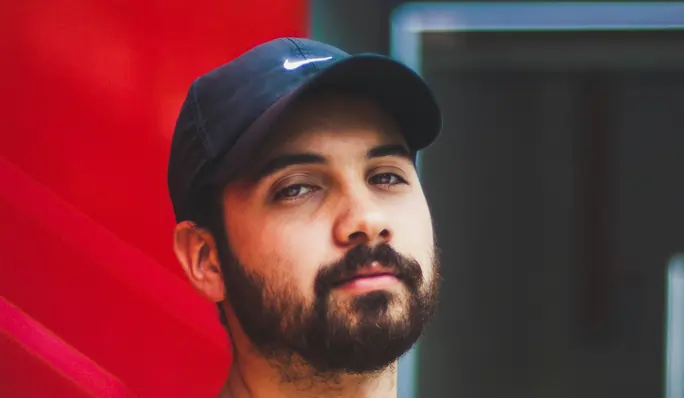 Routine barbe été : protéger ta barbe de la chaleur, du soleil et du sel